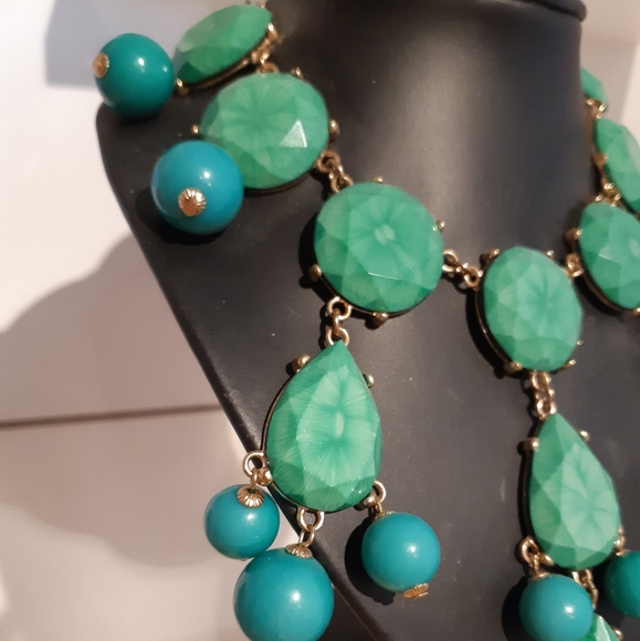 Green Necklace - Picture 2 of 3